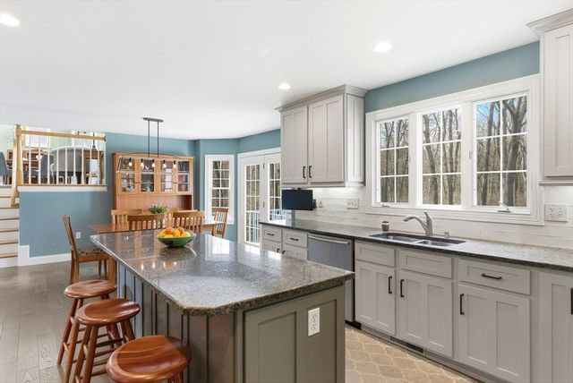 1 Selfridge Rd, Bedford, MA 01730