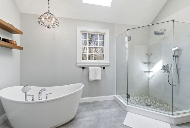 1 Selfridge Rd, Bedford, MA 01730