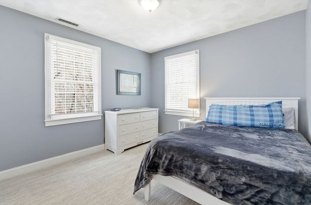 1 Selfridge Rd, Bedford, MA 01730