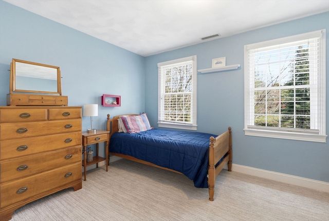 1 Selfridge Rd, Bedford, MA 01730