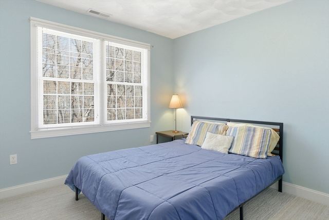 1 Selfridge Rd, Bedford, MA 01730