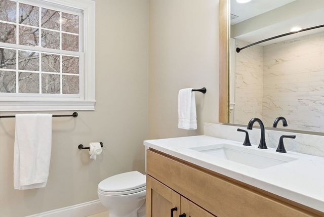 1 Selfridge Rd, Bedford, MA 01730