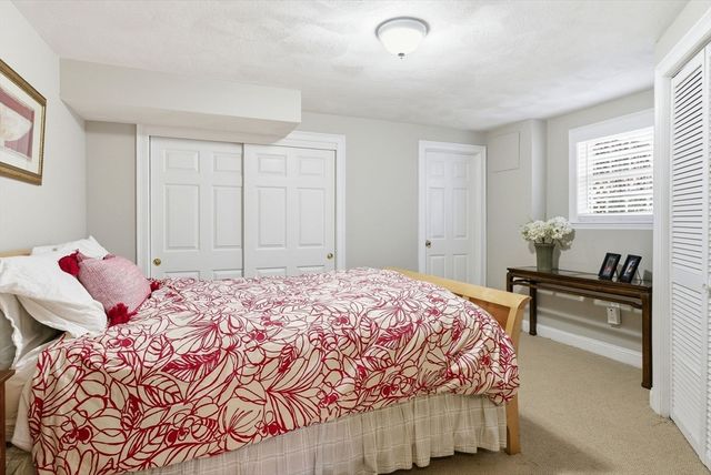 1 Selfridge Rd, Bedford, MA 01730