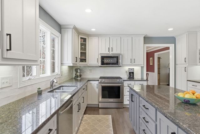 1 Selfridge Rd, Bedford, MA 01730