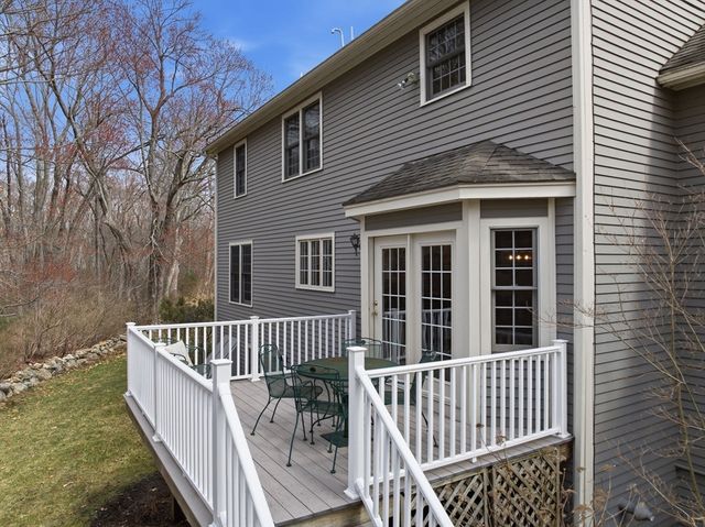 1 Selfridge Rd, Bedford, MA 01730