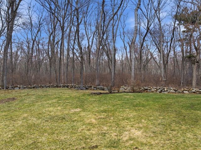 1 Selfridge Rd, Bedford, MA 01730