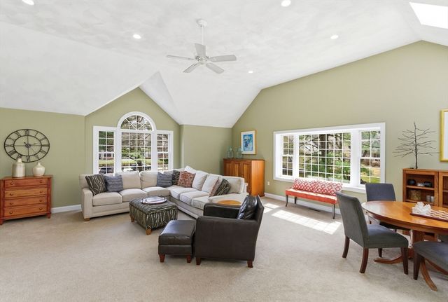 1 Selfridge Rd, Bedford, MA 01730