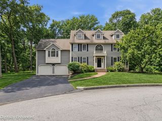 1 Selfridge Rd, Bedford, MA 01730