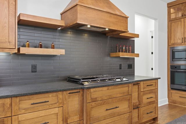 3053 Avilla Manor, Alexander, AR 72002