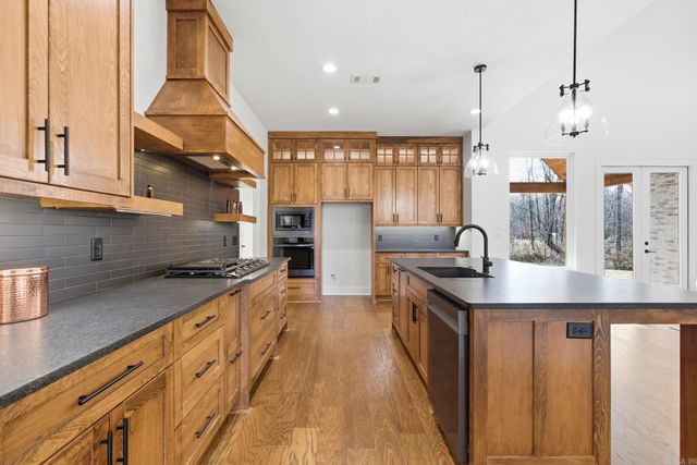 3053 Avilla Manor, Alexander, AR 72002