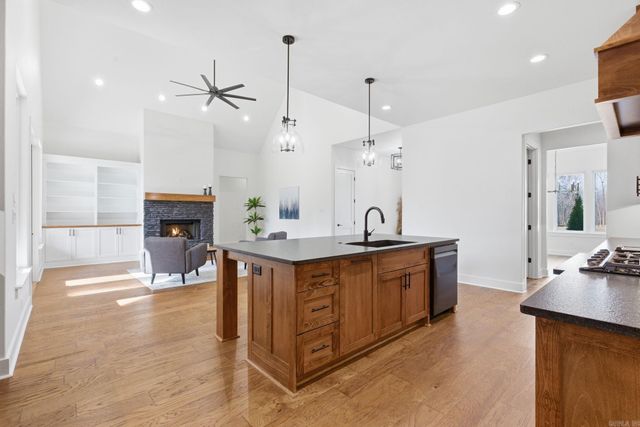 3053 Avilla Manor, Alexander, AR 72002