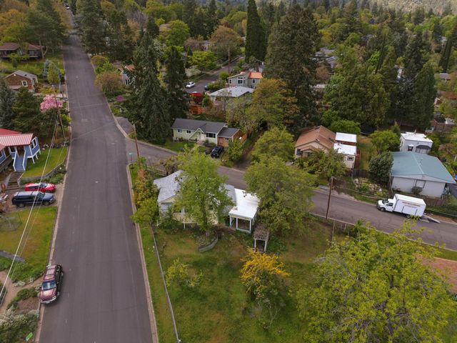 480 Harrison Street, Ashland, OR 97520