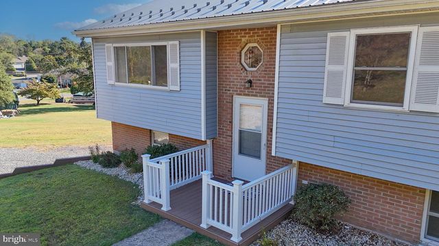 1712 SITTING BULL DR, Auburn, PA 17922