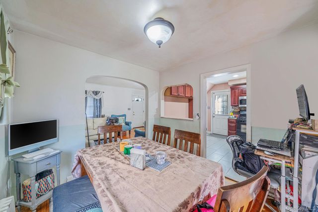 64 E Chester Street, Valley Stream, NY 11580