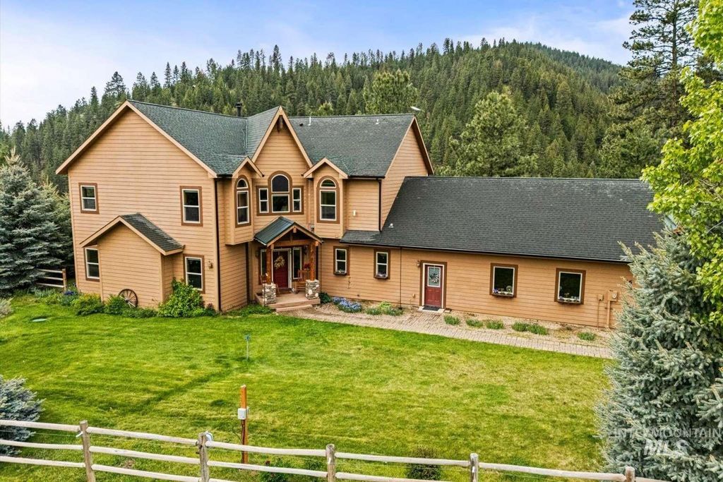 66 Falcon Dr, Boise, ID 83716