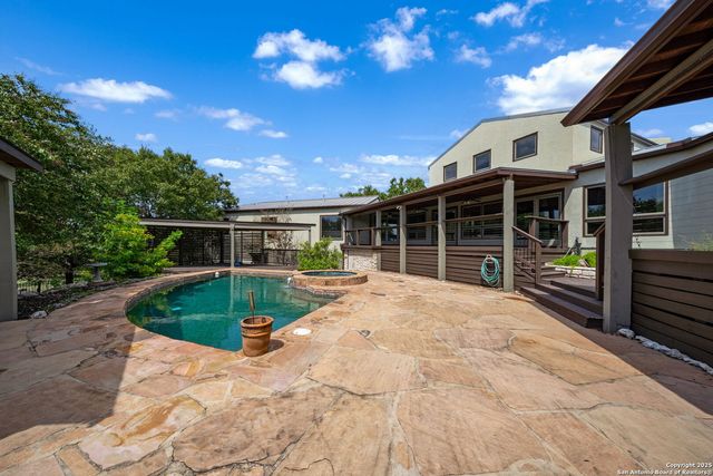 8227 Rocking Horse, Boerne, TX 78015