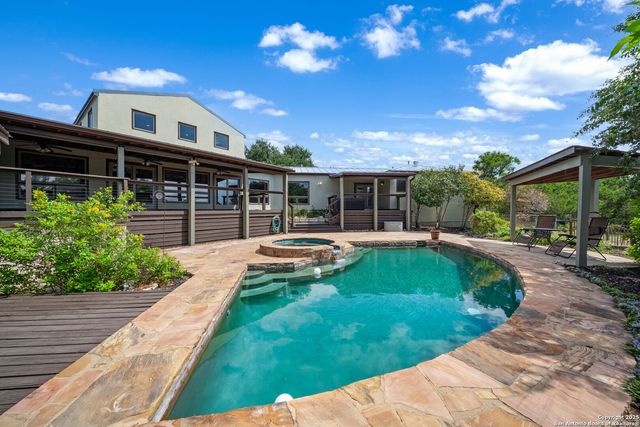 8227 Rocking Horse, Boerne, TX 78015