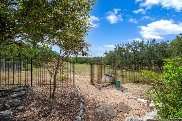 8227 Rocking Horse, Boerne, TX 78015