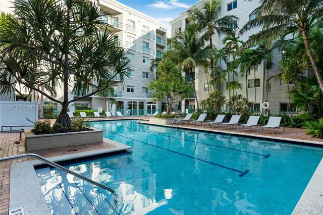 6001 SW 70th St 221, South Miami, FL 33143