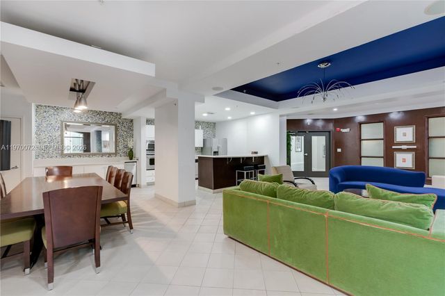 6001 SW 70th St 221, South Miami, FL 33143