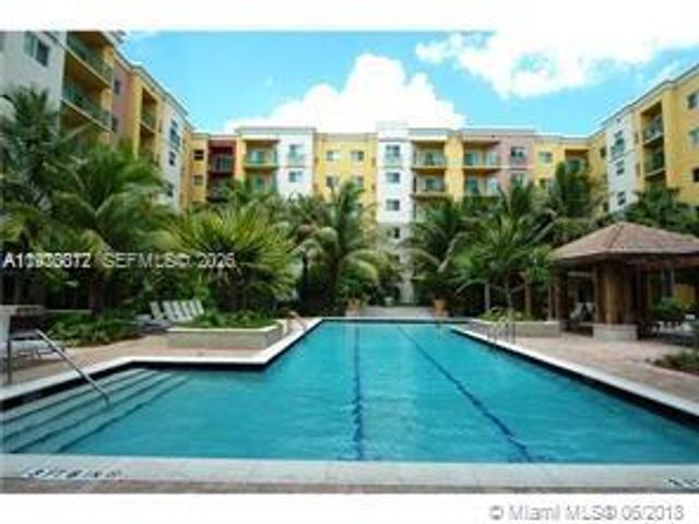 6001 SW 70th St 221, South Miami, FL 33143