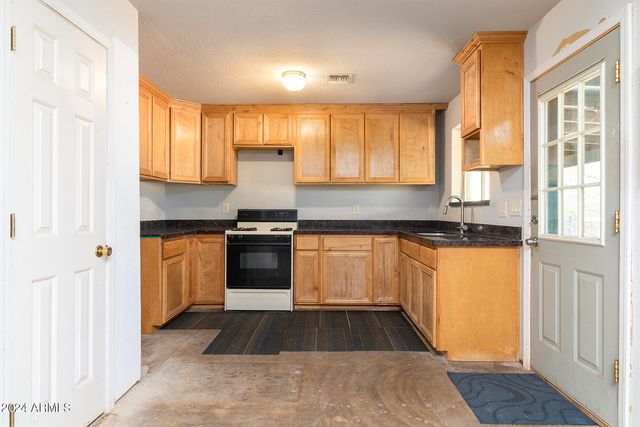 214 S Hing Drive, Superior, AZ 85173