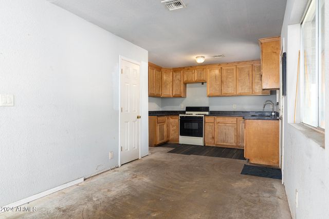 214 S Hing Drive, Superior, AZ 85173