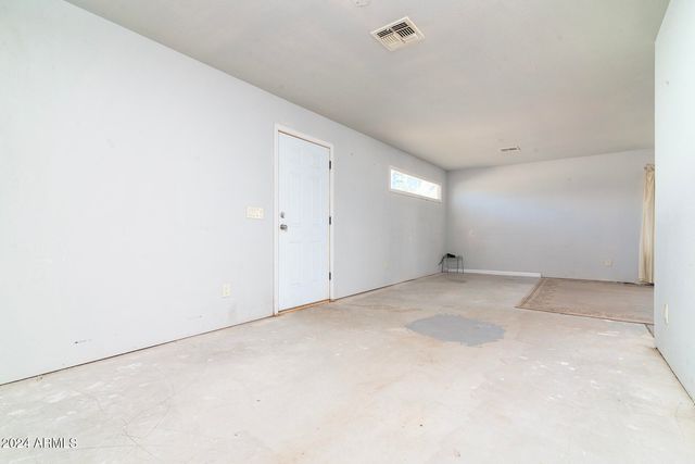 214 S Hing Drive, Superior, AZ 85173