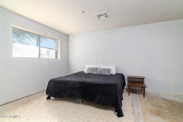 214 S Hing Drive, Superior, AZ 85173