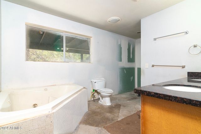 214 S Hing Drive, Superior, AZ 85173