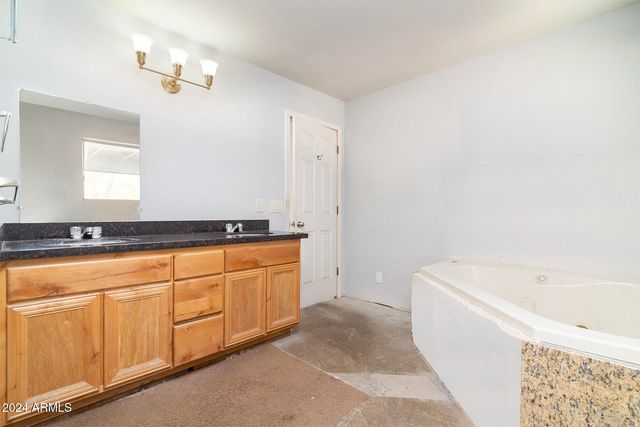 214 S Hing Drive, Superior, AZ 85173