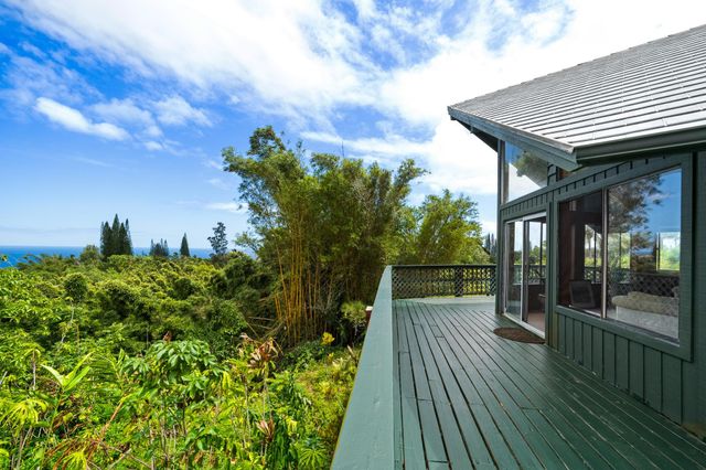 17 Door Of Faith Rd, Haiku, HI 96708