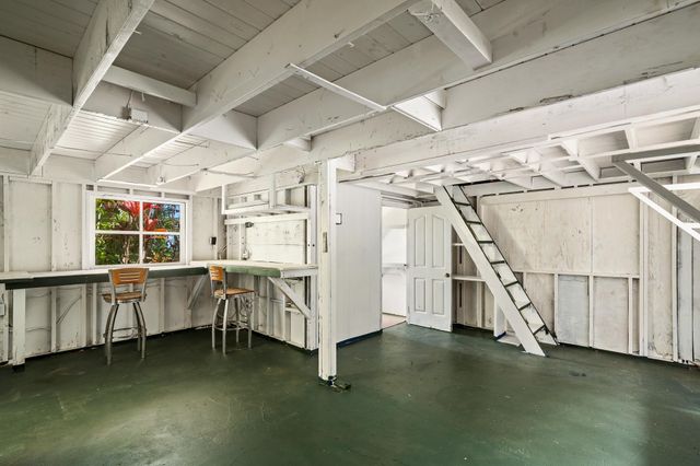 17 Door Of Faith Rd, Haiku, HI 96708