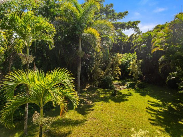 17 Door Of Faith Rd, Haiku, HI 96708