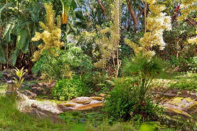 17 Door Of Faith Rd, Haiku, HI 96708