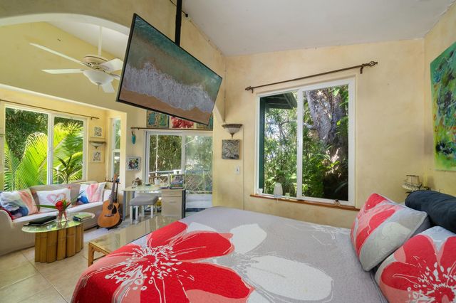 17 Door Of Faith Rd, Haiku, HI 96708