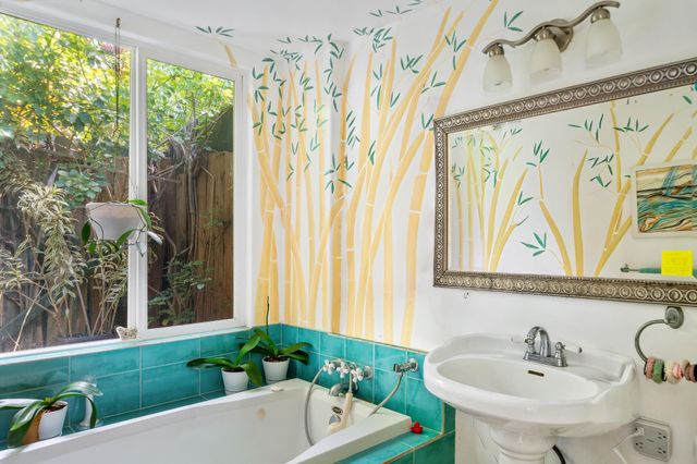 17 Door Of Faith Rd, Haiku, HI 96708