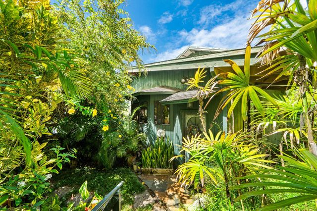 17 Door Of Faith Rd, Haiku, HI 96708