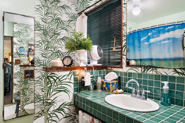 17 Door Of Faith Rd, Haiku, HI 96708