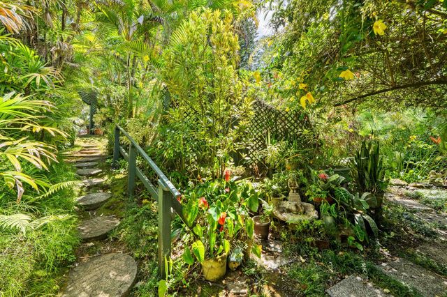 17 Door Of Faith Rd, Haiku, HI 96708