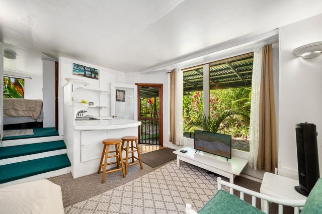 17 Door Of Faith Rd, Haiku, HI 96708