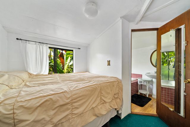 17 Door Of Faith Rd, Haiku, HI 96708