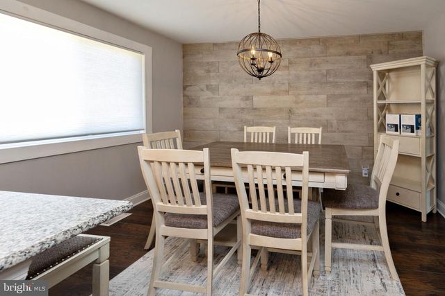 17 LISA DR, Blackwood, NJ 08012