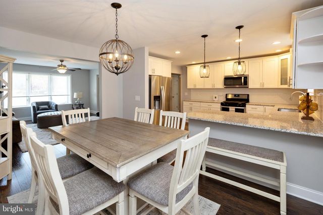 17 LISA DR, Blackwood, NJ 08012
