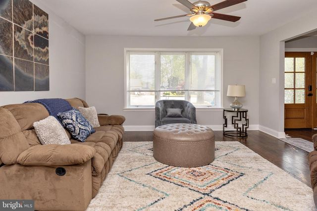 17 LISA DR, Blackwood, NJ 08012