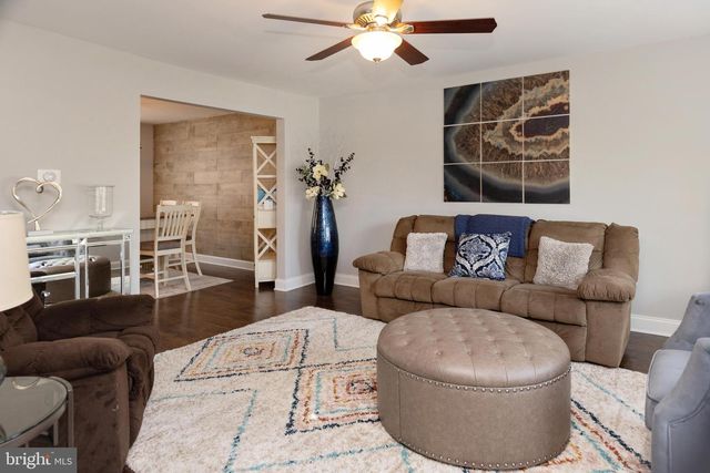 17 LISA DR, Blackwood, NJ 08012