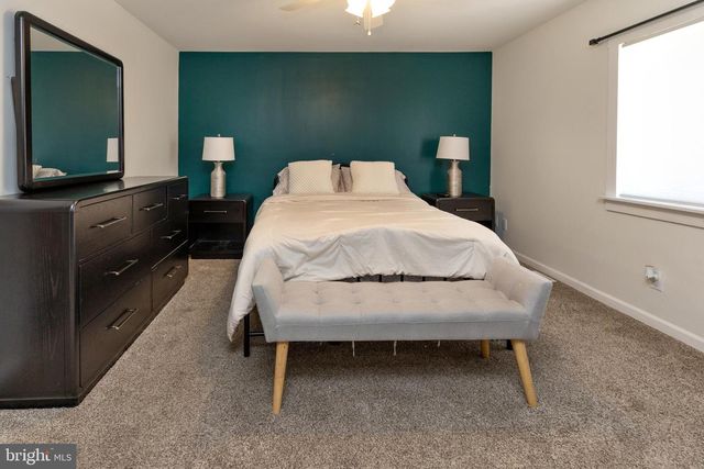 17 LISA DR, Blackwood, NJ 08012