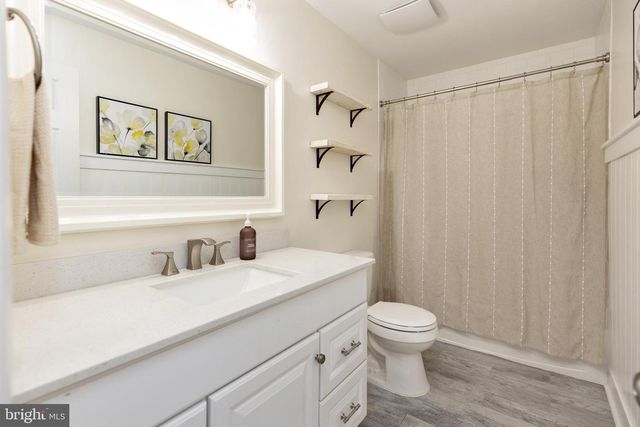 17 LISA DR, Blackwood, NJ 08012
