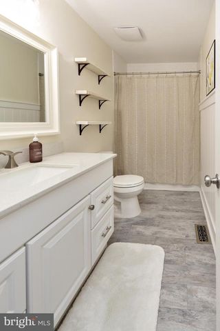 17 LISA DR, Blackwood, NJ 08012