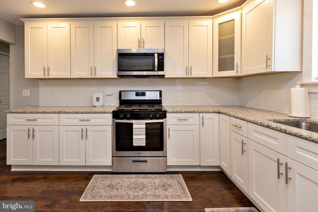 17 LISA DR, Blackwood, NJ 08012